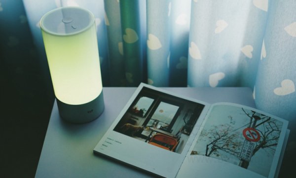 智能床头灯Yeelight.jpg 智能床头灯Yeelight.jpg